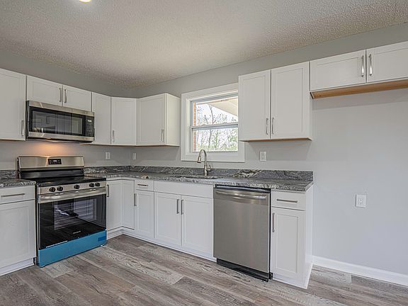 5th image of 13 Edgewood Cir