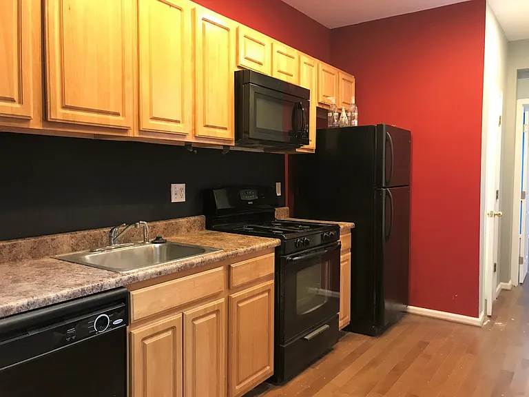 2841 Huntingdon Ave — Photo 5