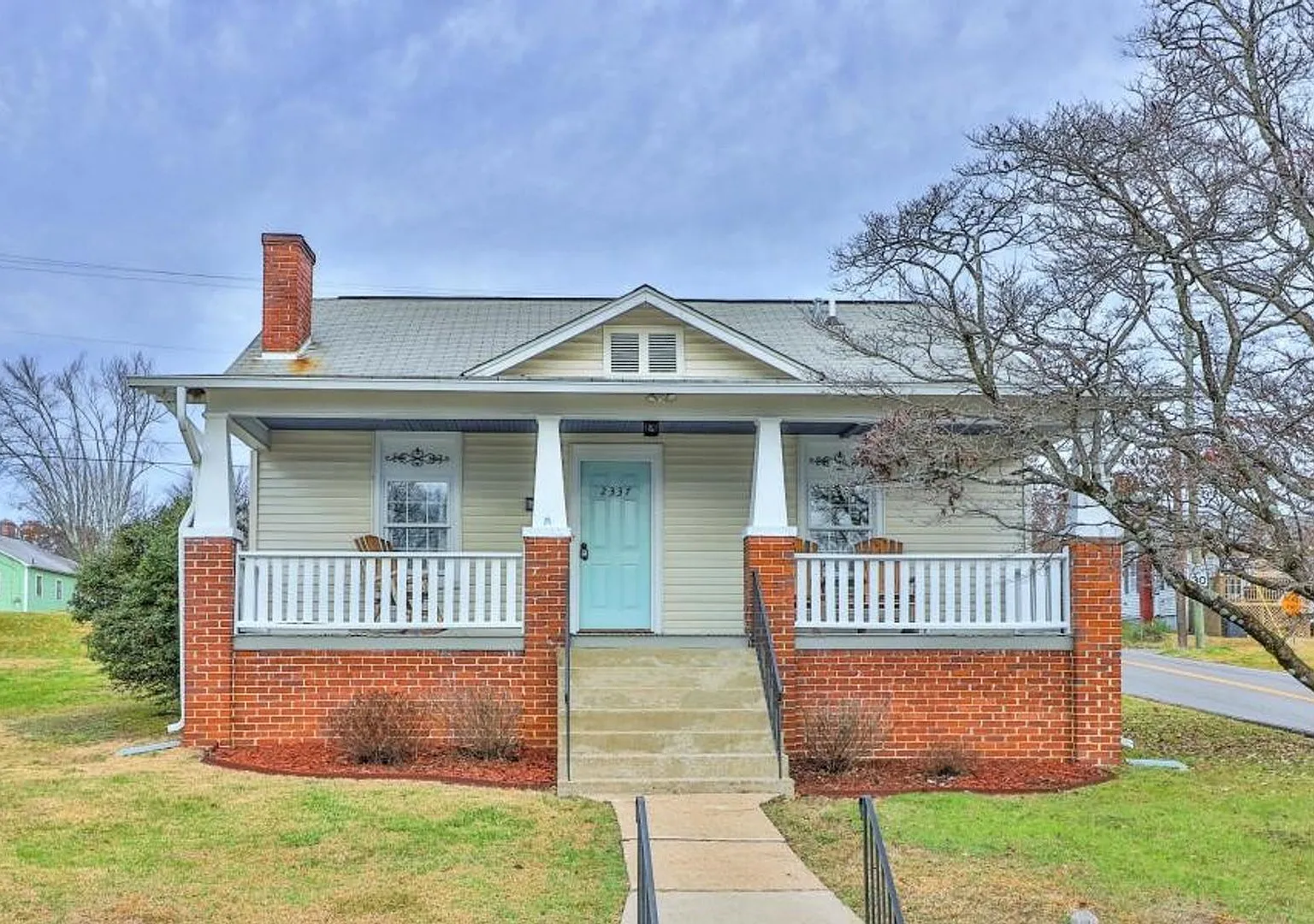 3 bed, 2.0 bath, 1351 sqft, $2,200 — Photo 1