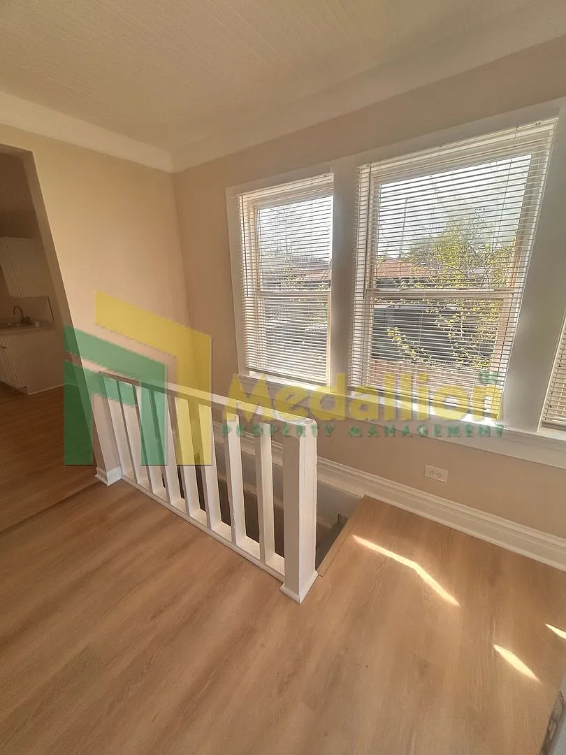 Spacious 1-Bedroom Single-Family Home with Large Fenced Yard — Photo 3