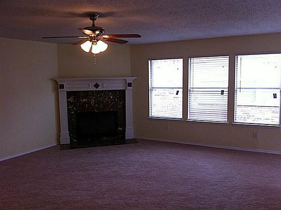 3rd image of 1563 Chivalry Ln
