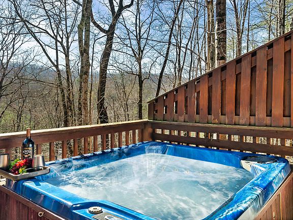 4th image of 1219 Ski View Ln