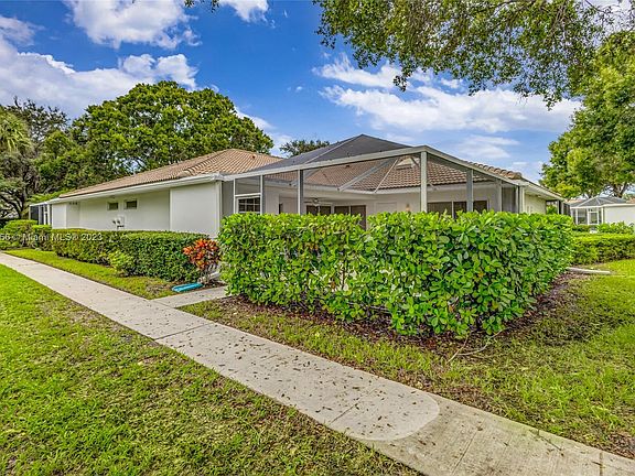 2nd image of 8504 Chapman Oak Ct #8504