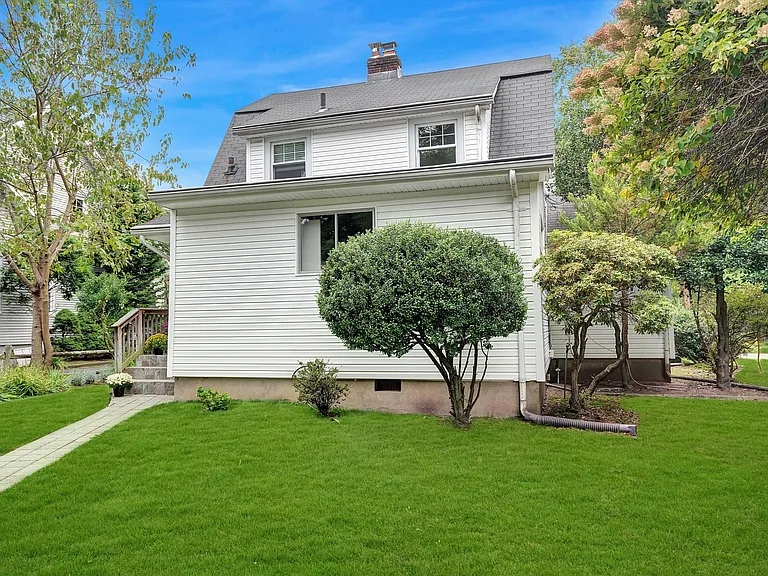 352 Durie Ave — Photo 17
