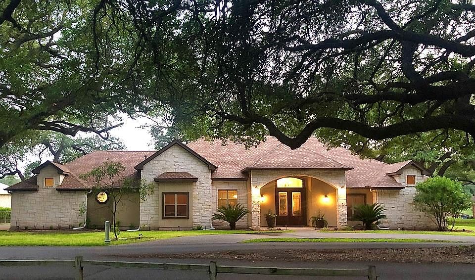 1st image of 194 Oak Ln