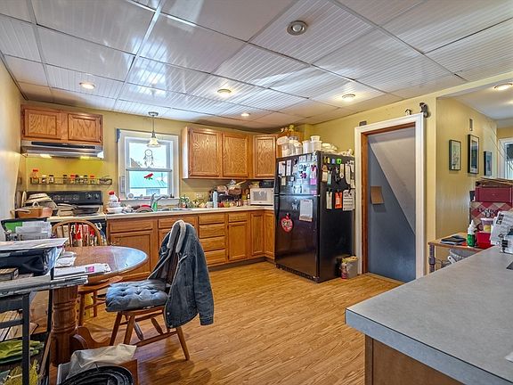 4th image of 356 Newton St