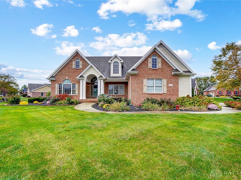 1st image of 582 Acadia Ct