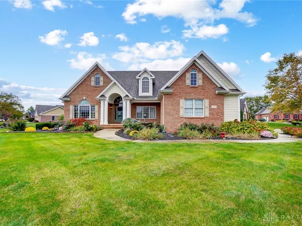 582 Acadia Ct, Troy, OH 45373