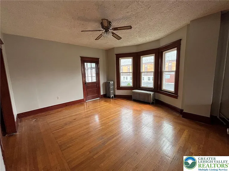 543 W Emaus Ave — Photo 17
