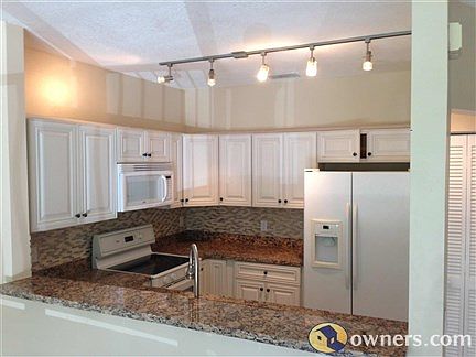 Brand new kitchen w/ granite  countertopss