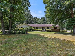 50 Camelot Ln, Taylorsville, NC 28681
