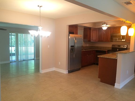 4th image of 6238 Saint Andrews Cir N