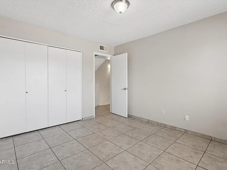 407 E Pecan Rd — Photo 16