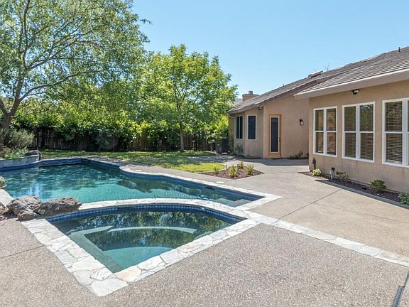 3rd image of 3474 Cabrito Dr