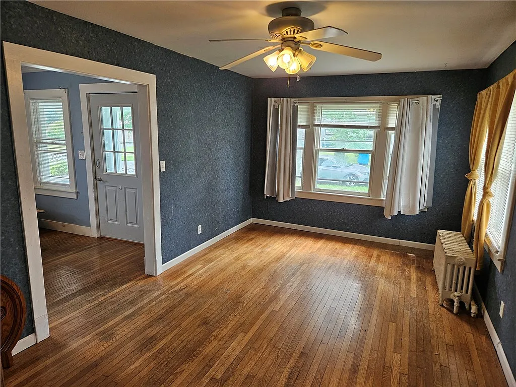 2 bed, 1.0 bath, 964 sqft, $1,300 — Photo 3
