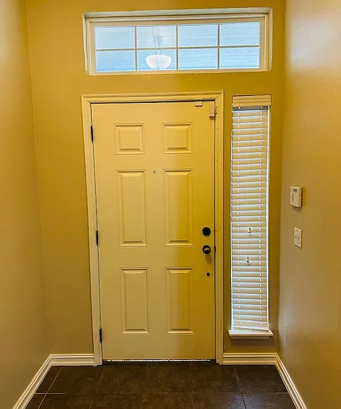 1009 Harvest Dr — Photo 2