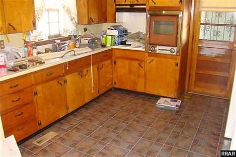 3rd image of 700 Bishop St E