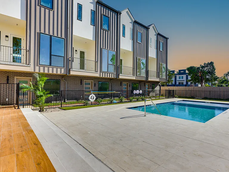 1902 N Carroll Ave #104 — Photo 6