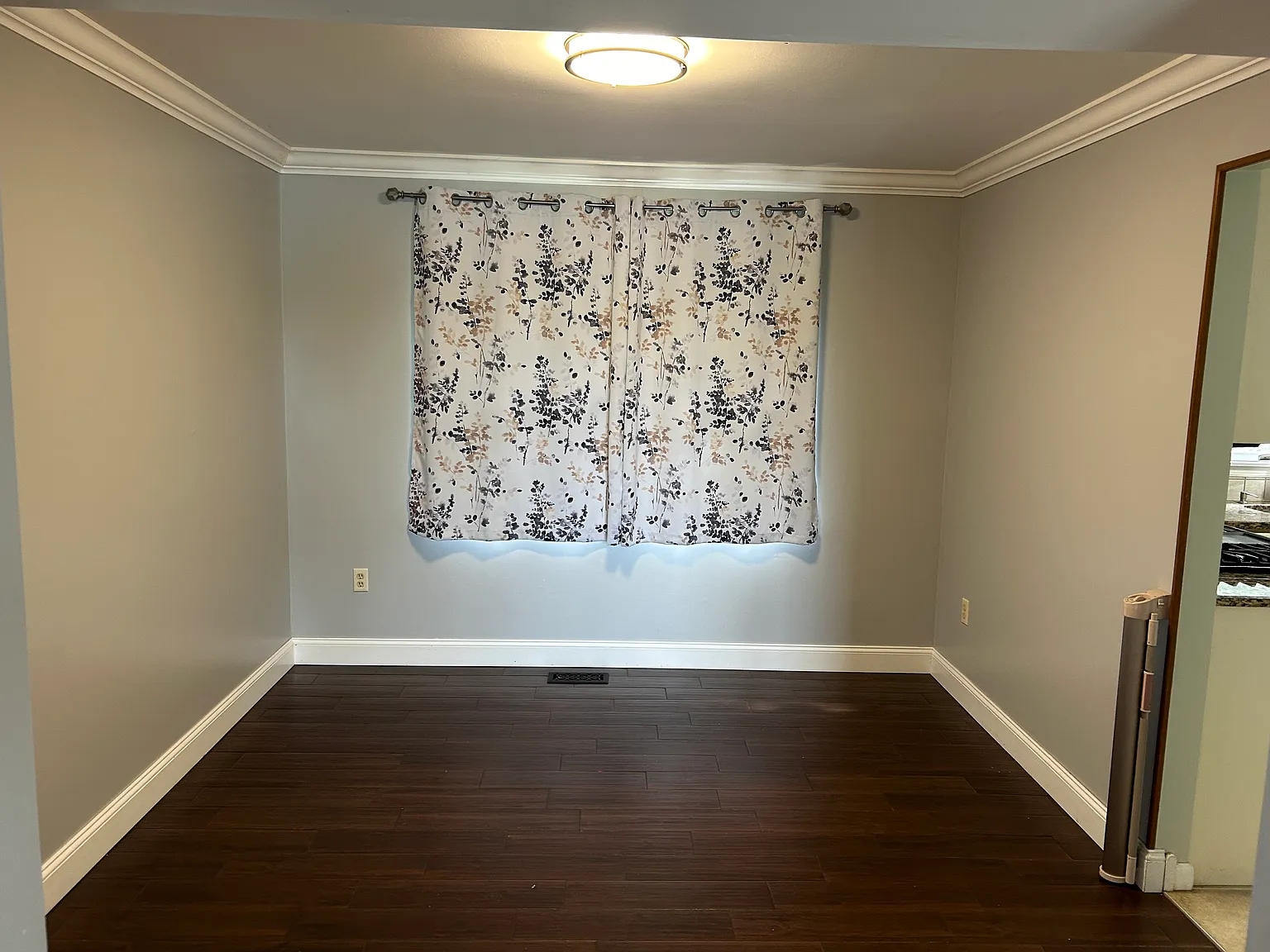 3 bed, 1832 sqft, $2,400 — Photo 4