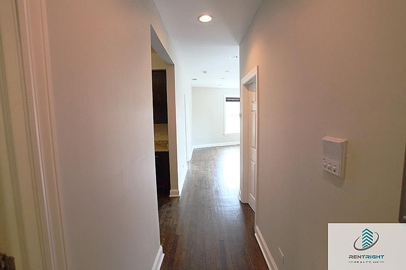 1st image of 2506 W Argyle St #3