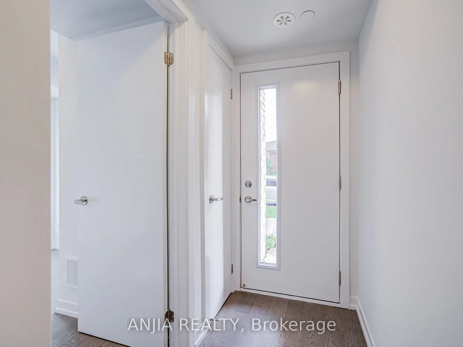 4 bed, $3,300 — Photo 2