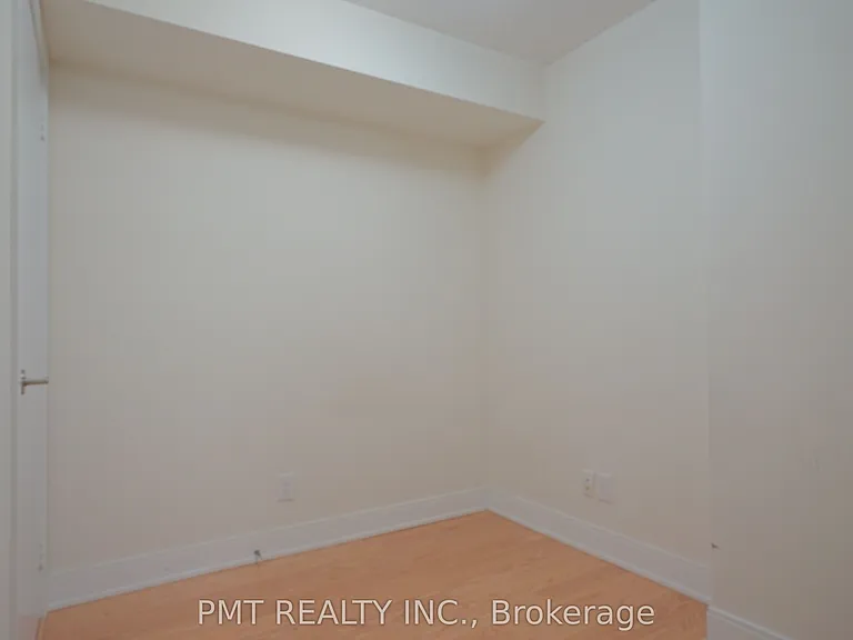 135 Village Green Sq #3925 — Photo 15