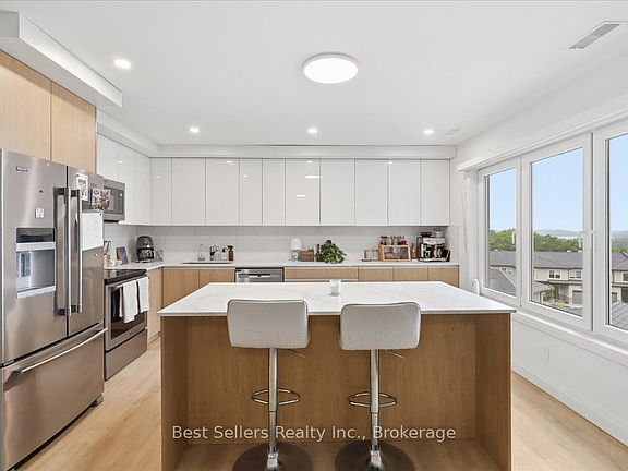 4th image of 54 Florence St W #1