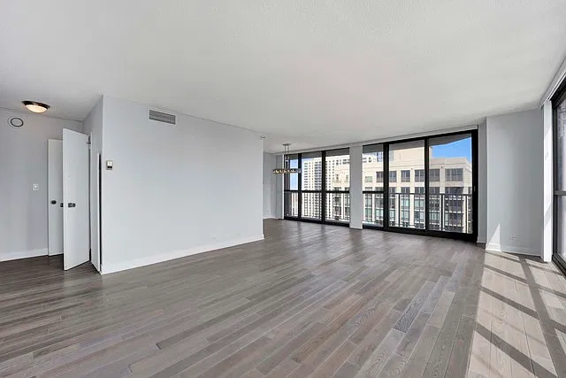 10 E Ontario St #4108