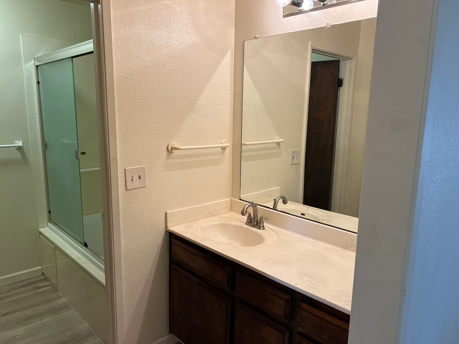 2 bed, 900 sqft, $1,875 — Photo 2