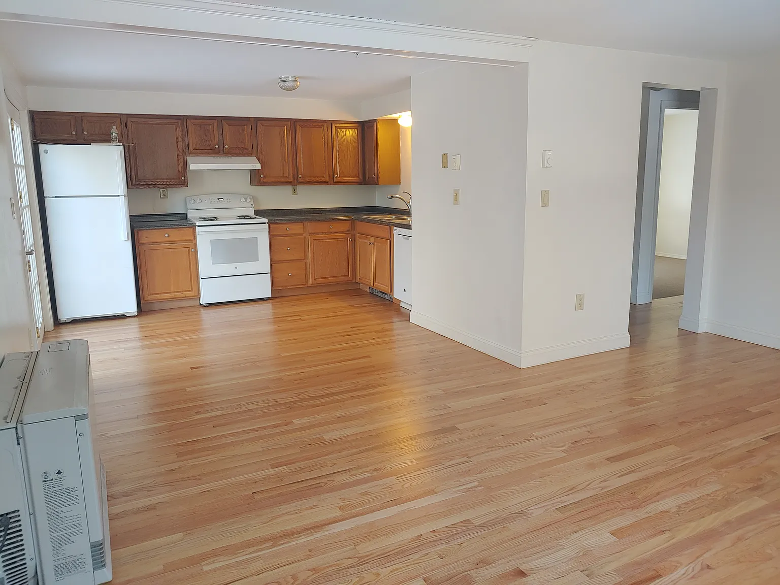 2 bed, 800 sqft, $1,800 — Photo 3