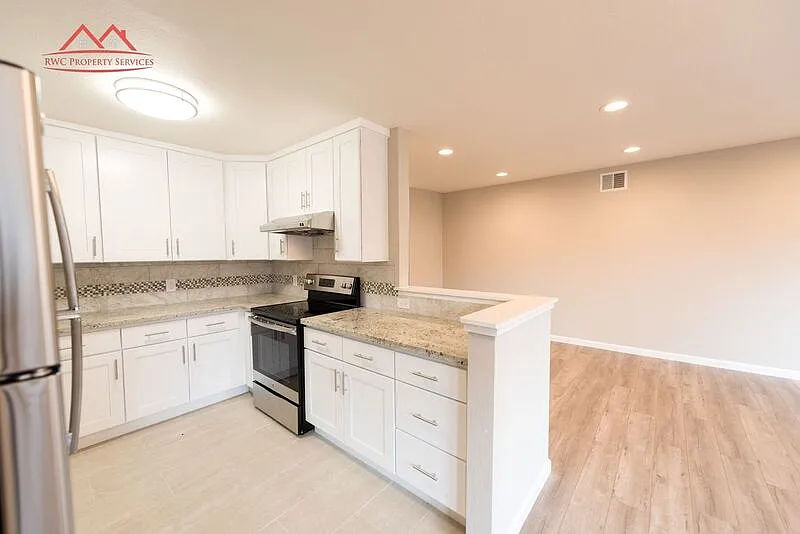 2 bed, 1.0 bath, 950 sqft, $3,250 — Photo 1