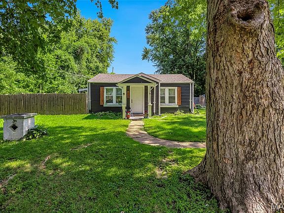 3rd image of 1043 Farmview Dr