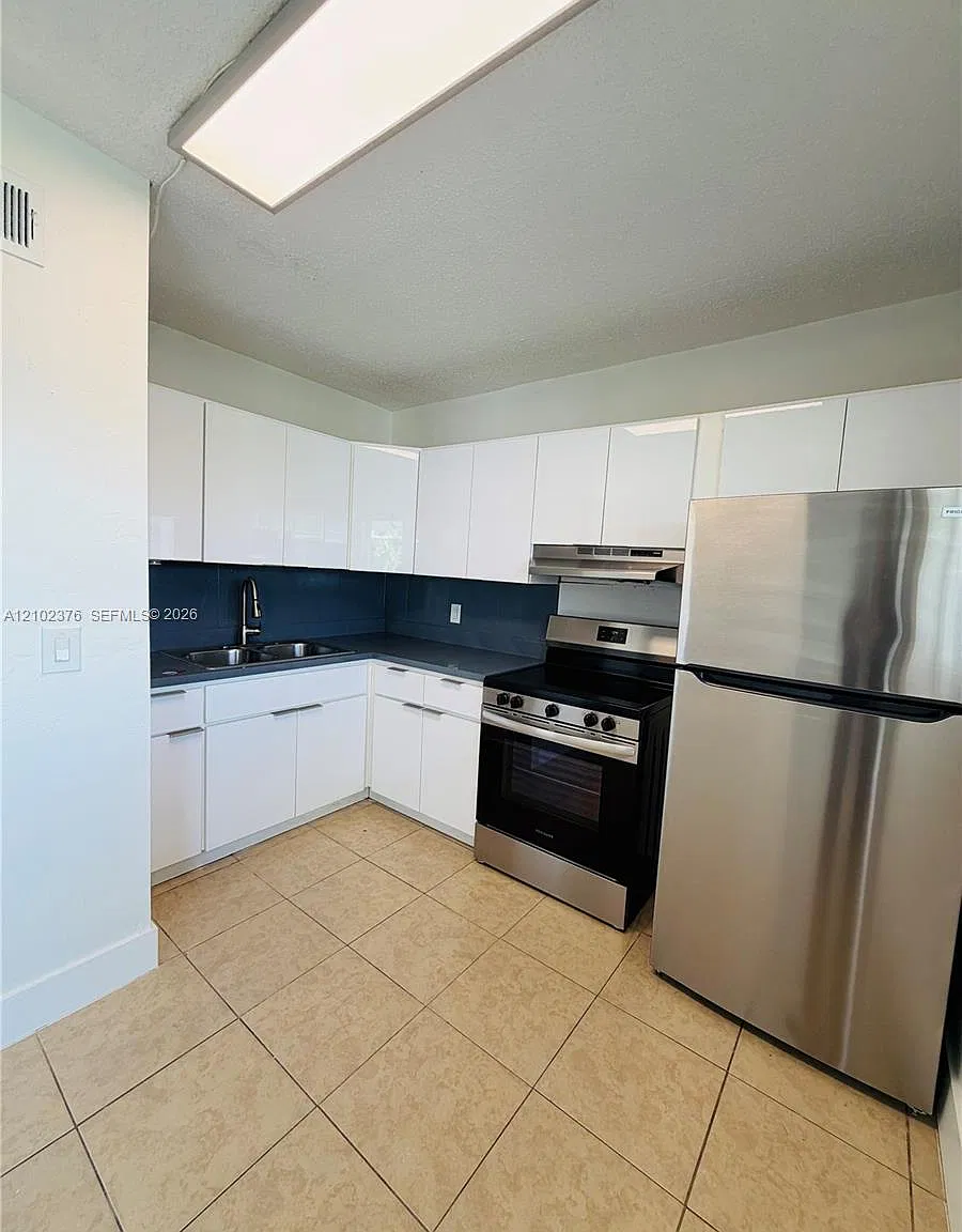 2 bed, 1.0 bath, $1,850 — Photo 3