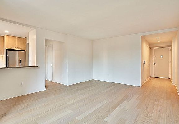 5th image of 1 Columbus Pl APT N12k