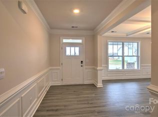 413 Fox Cove Rd, Hendersonville, NC 28792