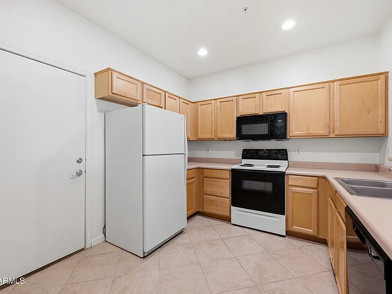 7021 E Earll Dr #112 — Photo 10