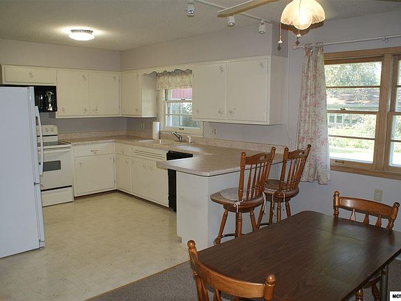 2nd image of 828 6th Pl SE