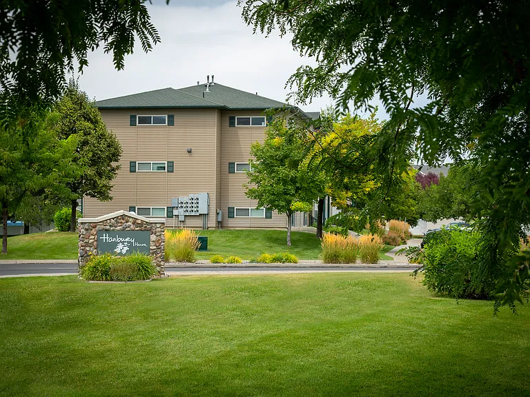 Hanbury Manor Apartments — Photo 41