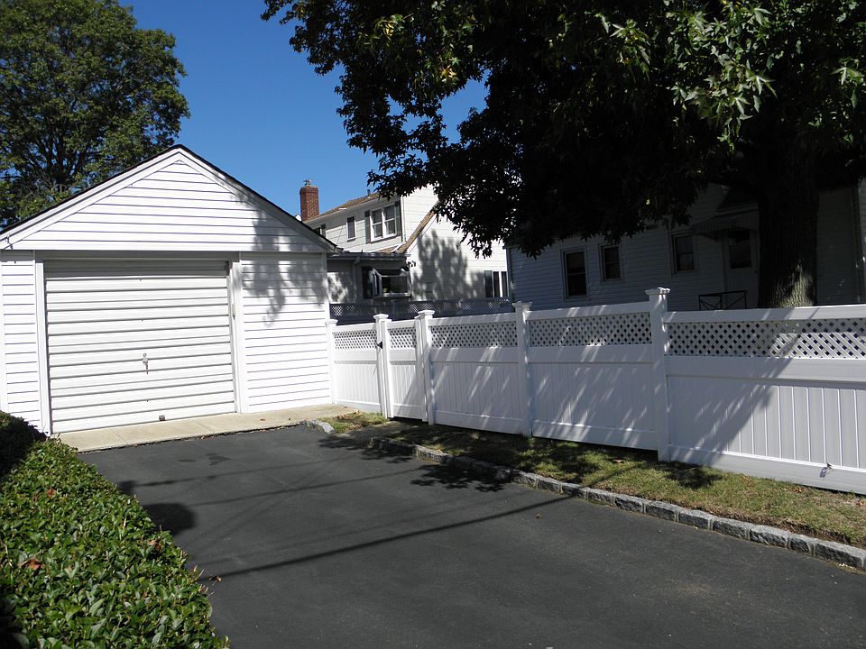 2nd image of 211 Barwick Blvd