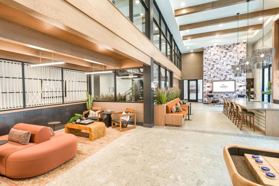 Expansive and artfully designed, the clubhouse at Modera Higley Commons offers inviting spaces to gather, unwind, and connect.