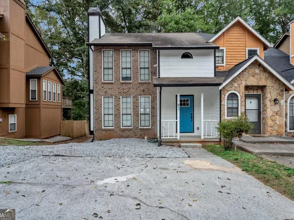842 Brandy Oaks Ln, Stone Mountain, GA 30088
