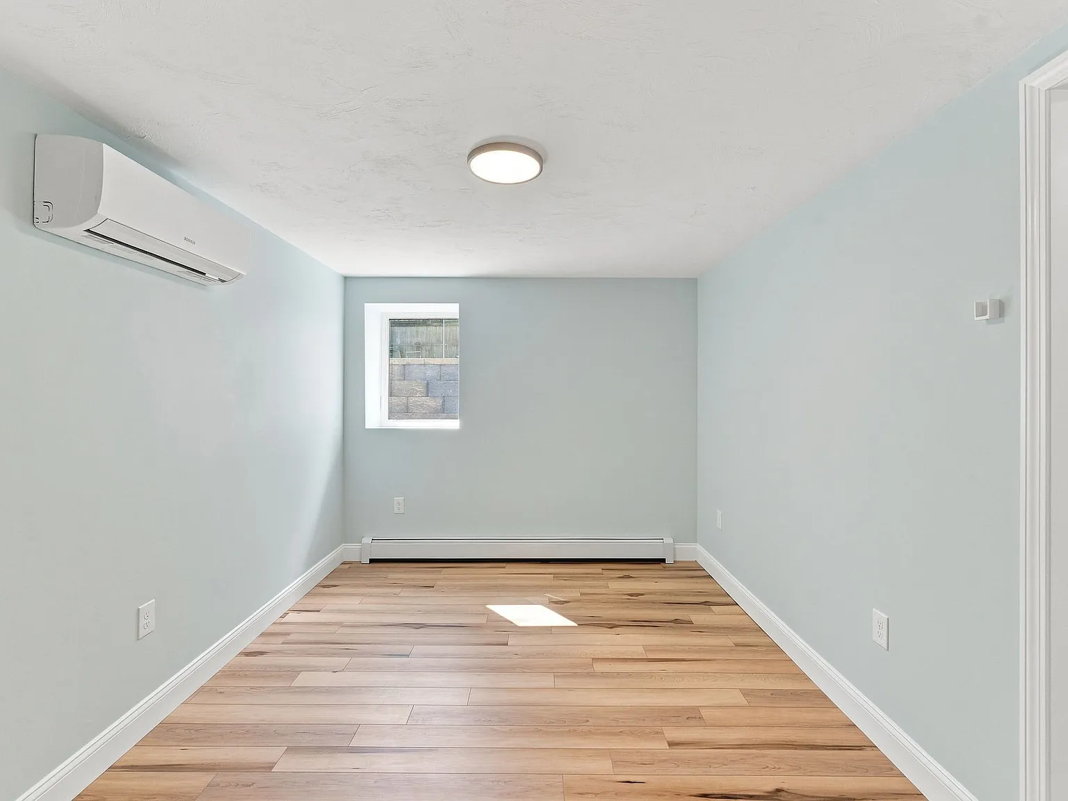 2 bed, 1050 sqft, $2,750 — Photo 3