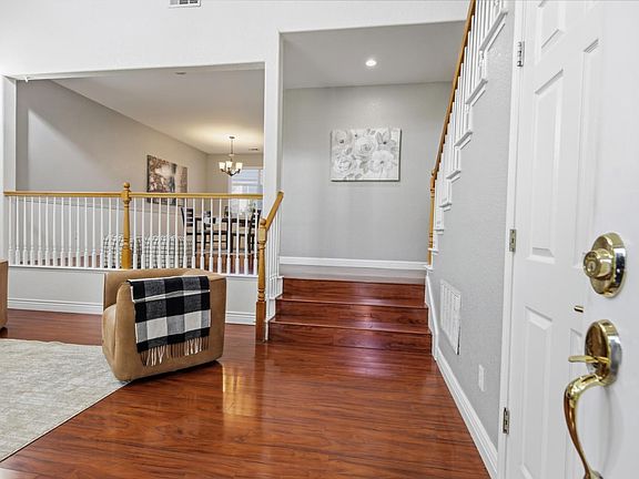 3rd image of 375 Glenbriar Cir
