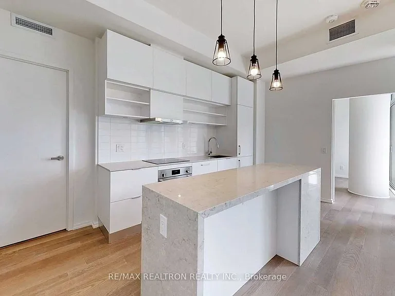 5 Soudan Ave #1628 — Photo 9