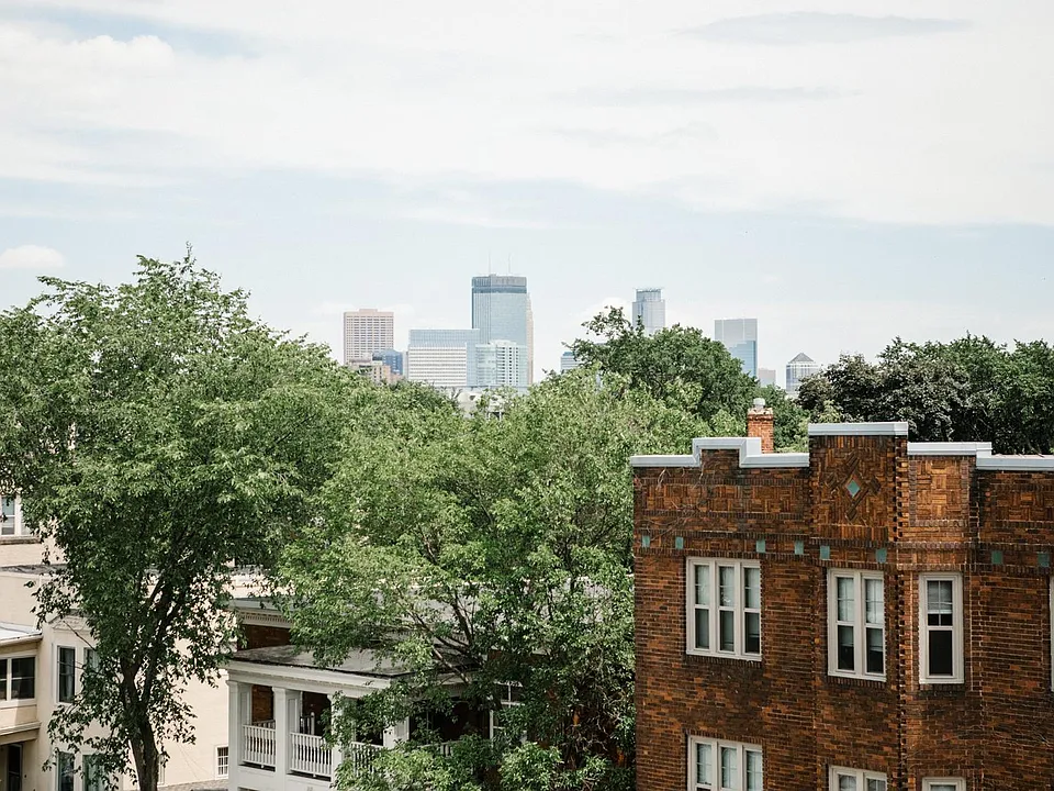 2641 Hennepin Ave