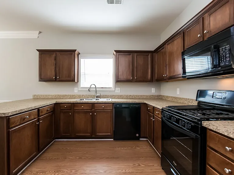98 Mercer Ln — Photo 3