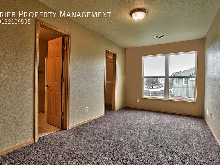 824 Woodson Ct — Photo 16