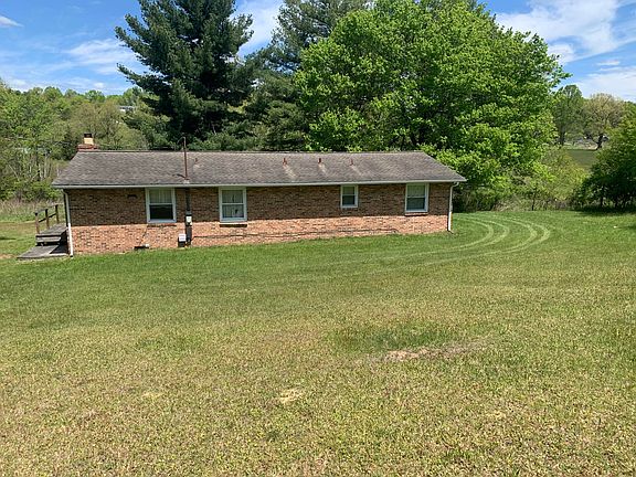 3rd image of 206 Willow Ln