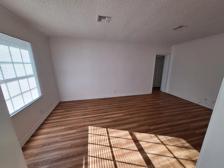 1731 N Lincoln St — Photo 4