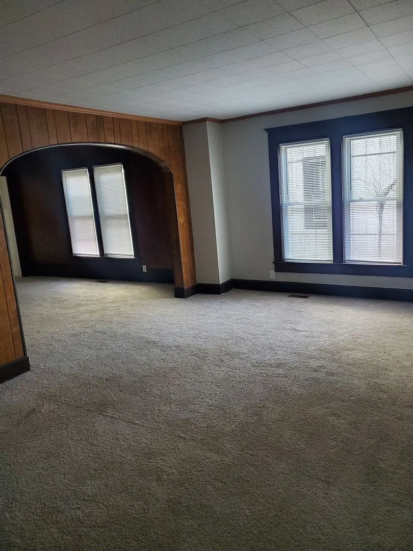 For Rent: 623 W 9th St. Spacious 3 Bedroom Home! Nice Porch! Pet Friendly! — Photo 2